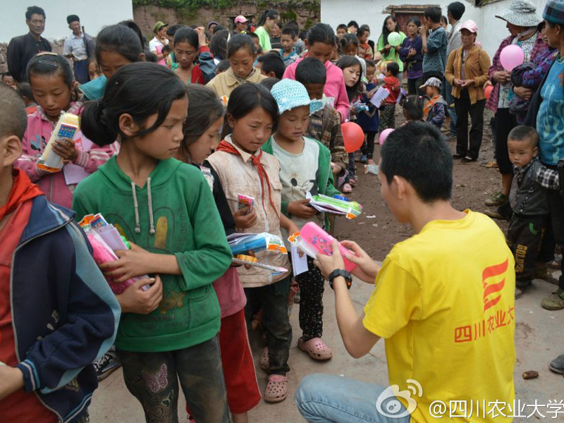 7��28�������v��2����С�r��ɽ·���Ĵ��r�I(y��)��W����·ꖹ⡱�F꠻I���Đ������Y��꠆T�ʹ���Ĺ�ͬŬ�����\���˴���K���͵��˺��ӂ���������