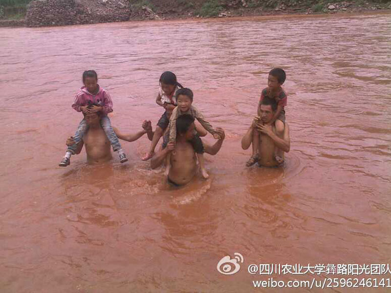 7��17�����Ĵ��r(n��ng)�I(y��)��W����·ꖹ⡱�Fꠁ���������ɽ��ϲ�¿h�ɺӿ��(zh��n)�_չ֧�̻�����ɺӿ��(zh��n)��̎ƫƧ��ȫ��ĺ���ÿ�춼Ҫ���Ѓɂ���С�r�όW��;����Ҫ���^һ�l30�׌��ĺ������D������W�����Ӷ��^�R����ĺ�����