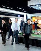 晉江城市展館　　晉江城市展館大樓位于世紀(jì)大道西側(cè)，于2004年12月動工建設(shè)，地上四層、地下一層，總建筑面積為18645平方米，項(xiàng)目總投資為7500萬元。