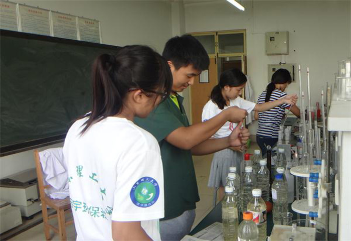 �(du��)�T��?c��)ڌ?sh��)�(y��n)�Ҍ�(du��)�ɼ��؁�(l��i)��ˮ���M(j��n)�Ќ�(sh��)�(y��n)����,����(du��)��Ҫ����ˮ�ӵ�PH�������늌�(d��o)���������ȹ����(xi��ng)ָ��(bi��o)�ęz�y(c��)����(sh��)��(j��)�M(j��n)��̎����