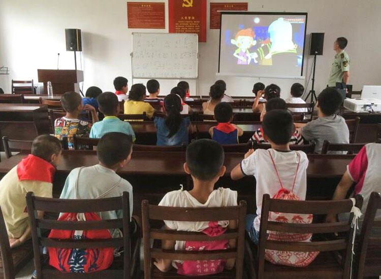 ־Ը����Ո���ą^(q��)�侯���(du��)��ǰ�����ٽoС���т���������ȫ֪�R�v����