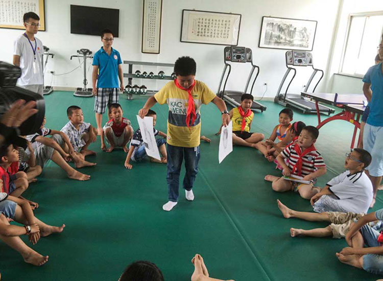 С���т���־Ը��չʾ�Լ��Ĳ�ˇ��