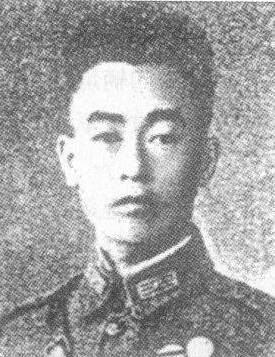 ����t��1905��9�������F��ʡ�󲨿h����1926���������S��܊�ٌWУ��5�ڲ����ƌW����1937�꣬����t�����ʲ�������������������(zh��n)��ؓ؟���ؼζ�һ�������˔��˶���M������������(zh��n)��������t�����ʲ��D�Ƶ����֮����(zh��n)���_ʼ�Γ���ӣ���܊�{����(y��u)�ݱ�����������t�c������ʿ�����ڽ��u�I������t��������ʿ���c��܊����(zh��n)������ҹ�� 1939��2��������t�����ʲ�������𣨲����䣨������·������܊�������Ď��F����(zh��n)�У����ұ���������������ѳ����