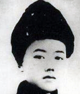 �ܘ�(sh��)�|��1918��1937���|������(li��n)܊�߼�(j��)ָ�]�T��ɽ�|ʡƽ�ȿh����1925���S��ĸ�ӻĵ�����ʡ�q���h��1931���һ����׃�����e�O���ӿ��ջ��(d��ng)��1933����������Ї�(gu��)���a(ch��n)�h��1935��2�������x�鹲���F(tu��n)�|�M(m��n)��ί��(sh��)ӛ��4�����Ζ|���������܊�ڶ�܊��һ�F(tu��n)��ί��1936��3�����Ζ|����(li��n)�ڶ�܊��һ����ί�掟�hί��(sh��)ӛ��܊�hίί�T��7�����x���й��ϝM(m��n)ʡίί�T��9�����Ζ|����(li��n)��һ·܊���Ď����L(zh��ng)����ί��1937��4��24�����ڰ��D�h��ɳ���Ͻ��S�����c�ΰ��D�h�ΰ��(du��)����(zh��n)�в��Ҡ�����