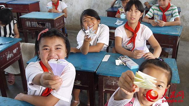 ���ϿƼ���W(xu��)��һ��һ·���x��(w��)֧���c����(zh��n)��ؚ�{(di��o)�Ќ��`�F(tu��n)��������ꖿh��¹ɽ�(zh��n)�u�ŸG���_չ�x��(w��)֧�̺ͷ�ؚ�{(di��o)����־Ը�߽o���ӂ��_�O(sh��)�ֹ��n�����D�麢�ӂ�չʾ�ֹ���Ʒ�����F(tu��n)��ṩ��