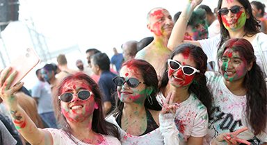 泰國芭堤雅：慶祝灑紅節(jié)